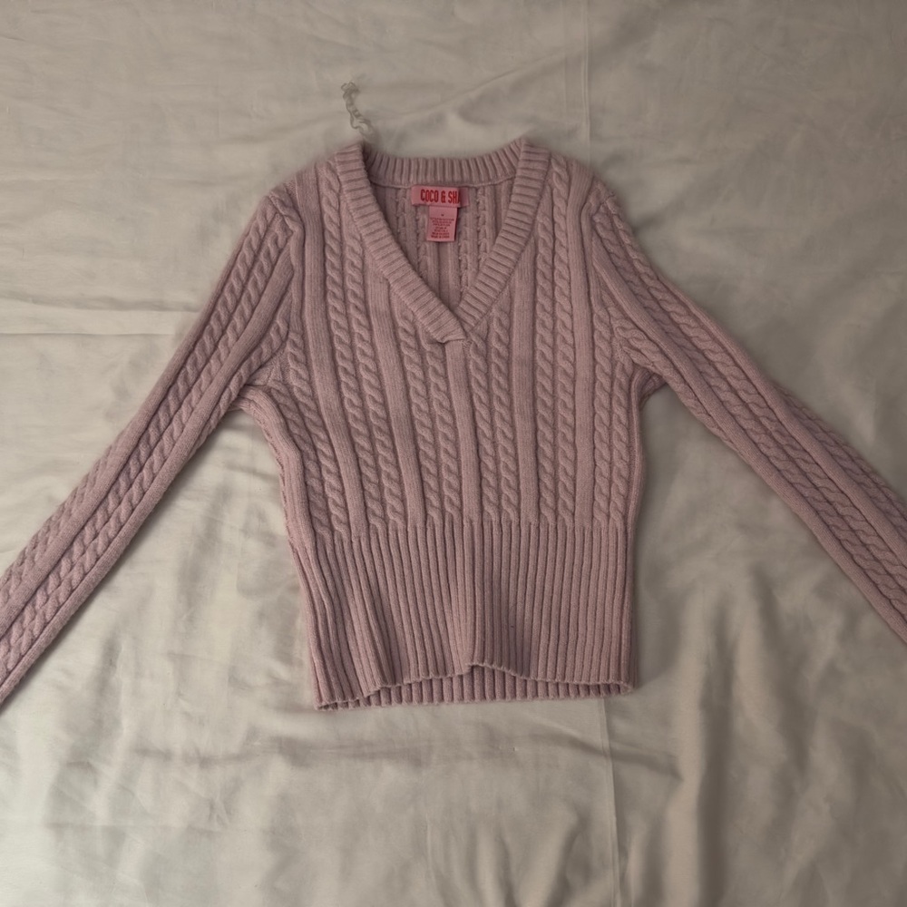 Elegant Mauve V-Neck Cable Knit Sweater